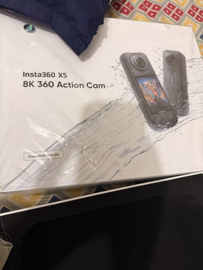 Insta360 x5 Essential Bundle