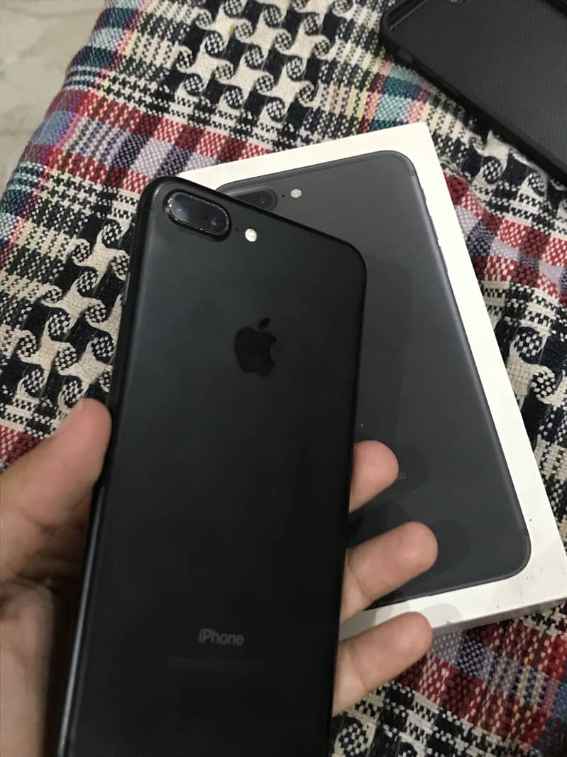 Apple iPhone 7 Plus 1