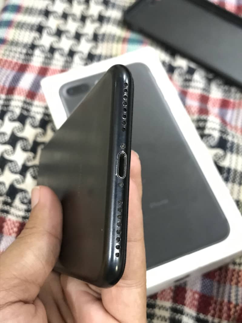 Apple iPhone 7 Plus 4