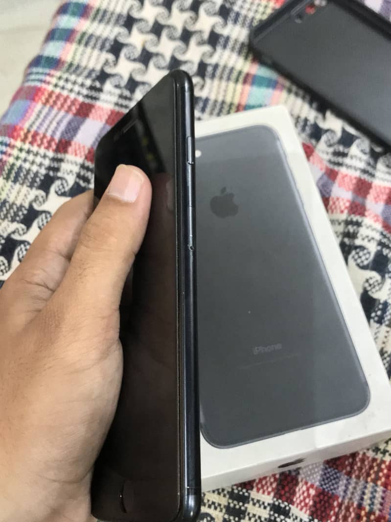 Apple iPhone 7 Plus 5