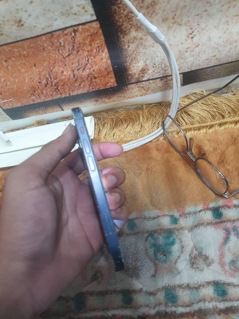 Apple iPhone 12 mini 4