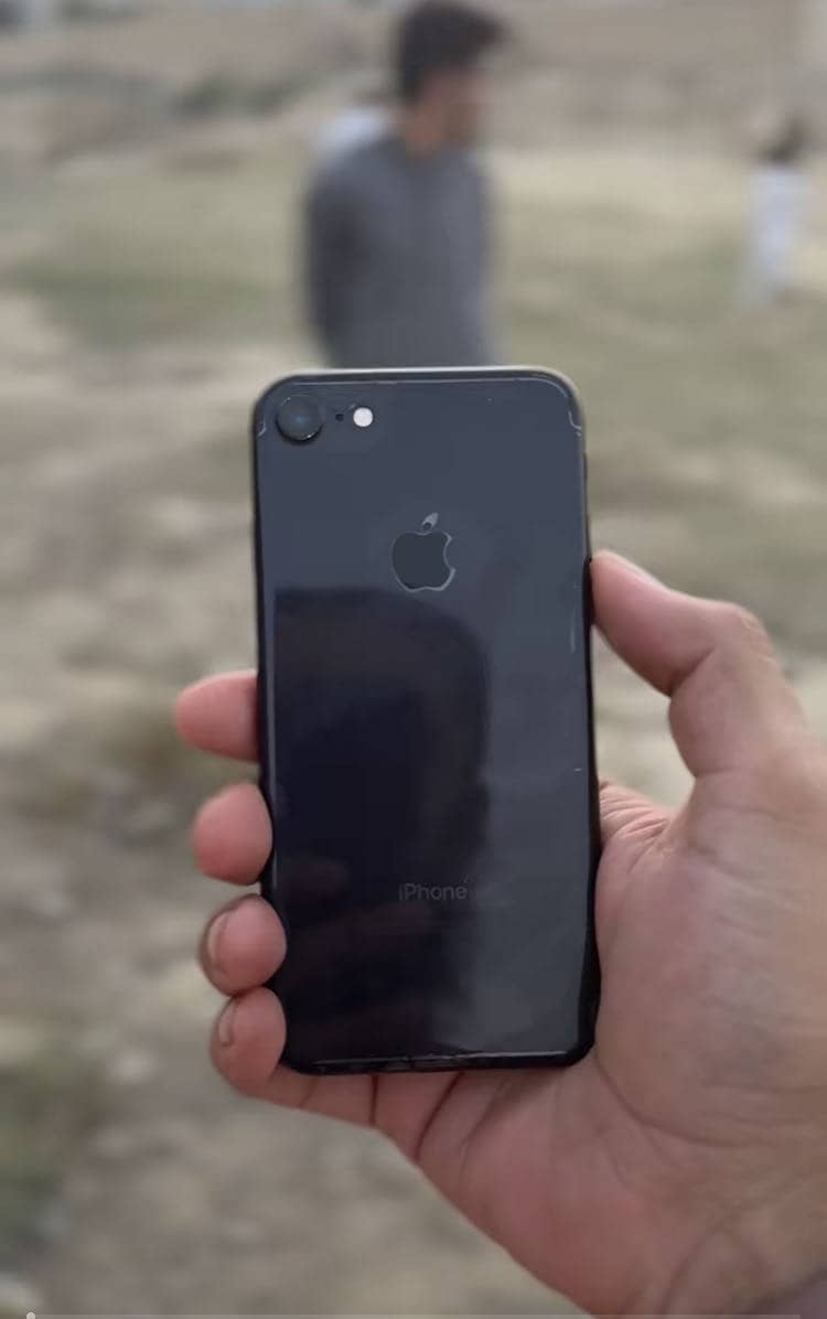 Apple iPhone 7 0