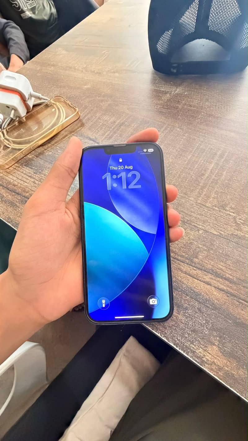Apple iPhone 13 4
