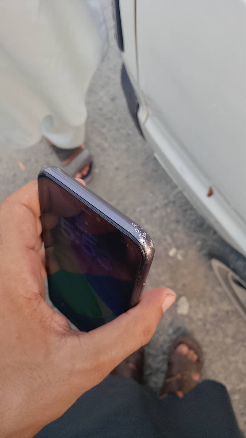 Apple iPhone 11 4