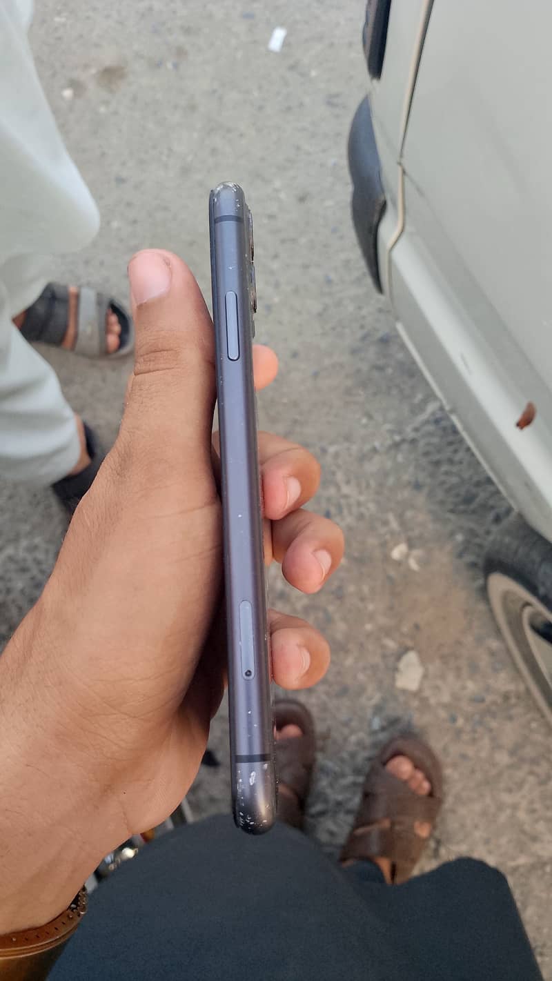 Apple iPhone 11 7