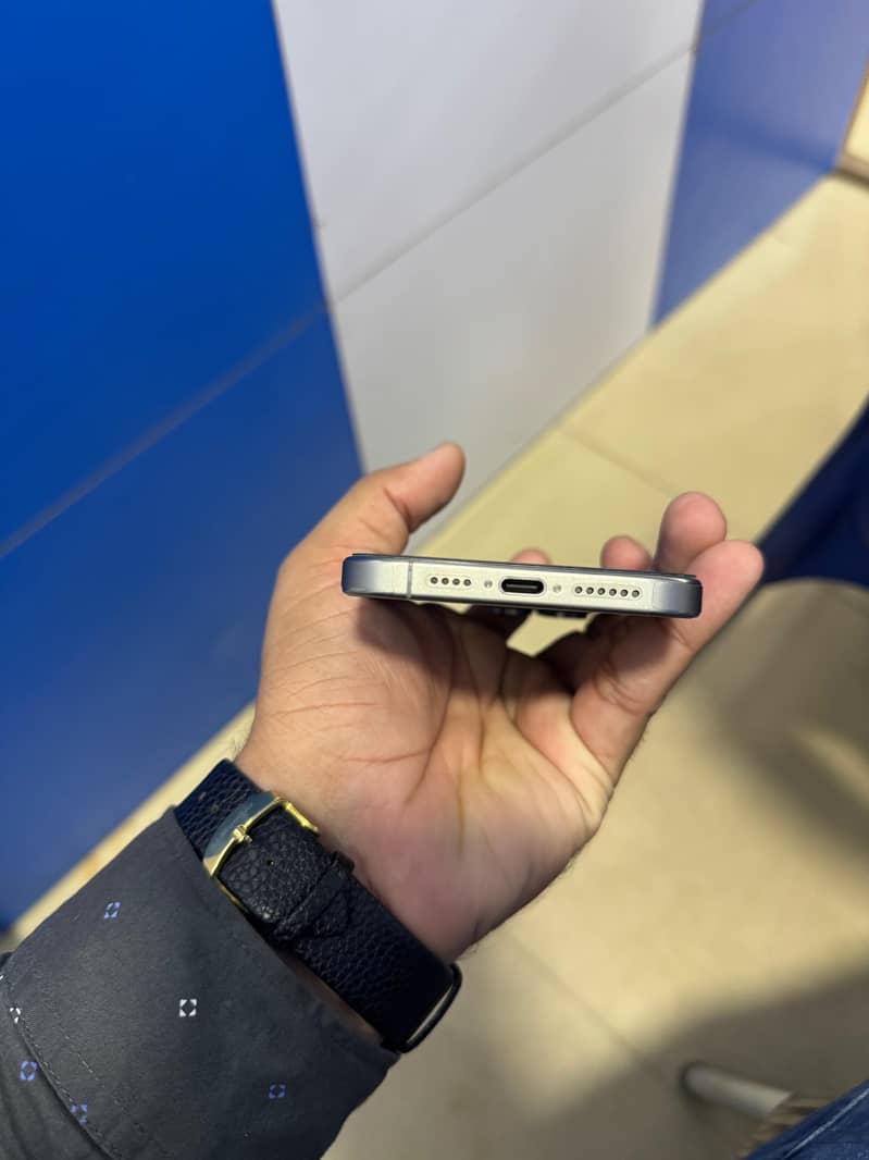 Apple iPhone 15 Pro Max 2