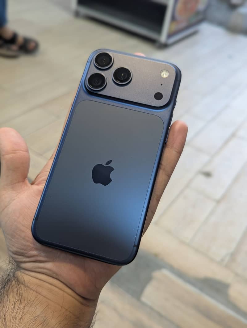 Apple iPhone 17 Pro Max 0