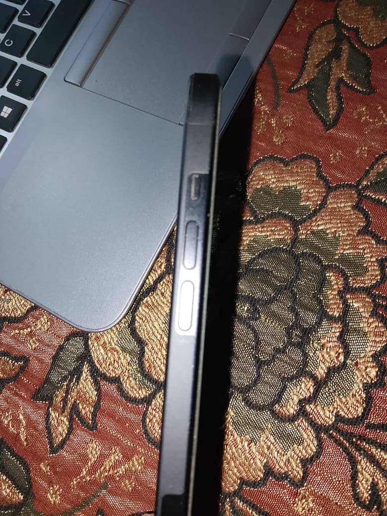 Apple iPhone 15 plus 6