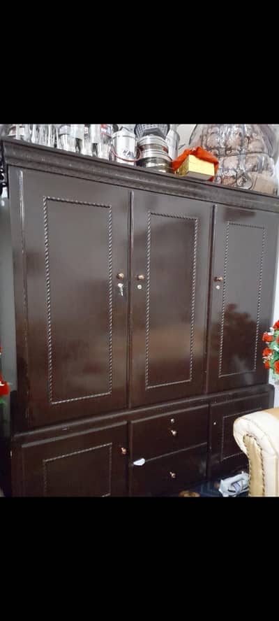 cupboard shocase dressing
