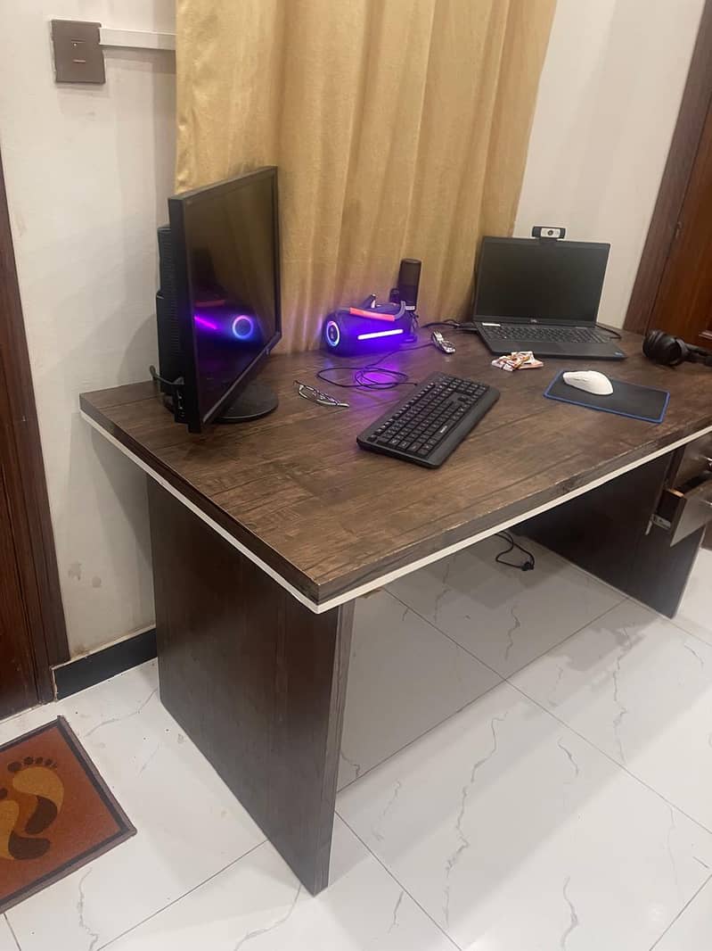Stylish Wooden Computer / Study Table – Good Condition 1