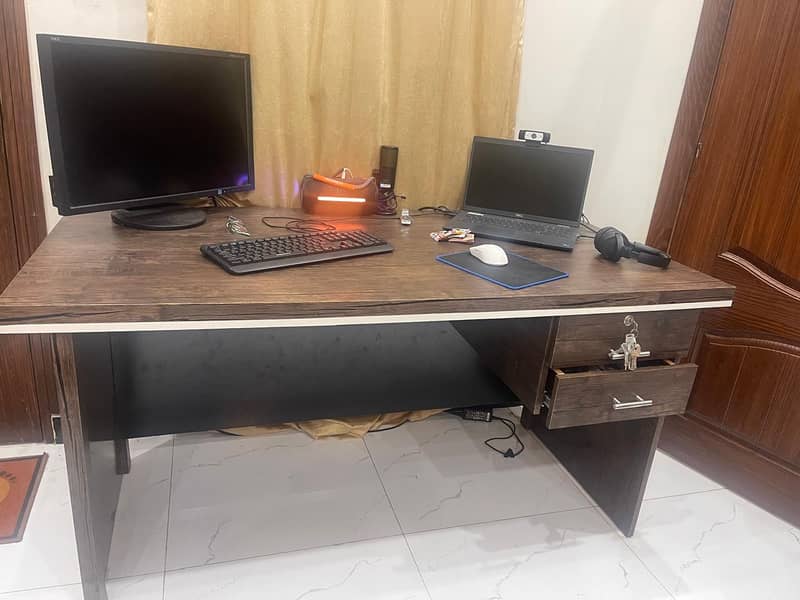 Stylish Wooden Computer / Study Table – Good Condition 2