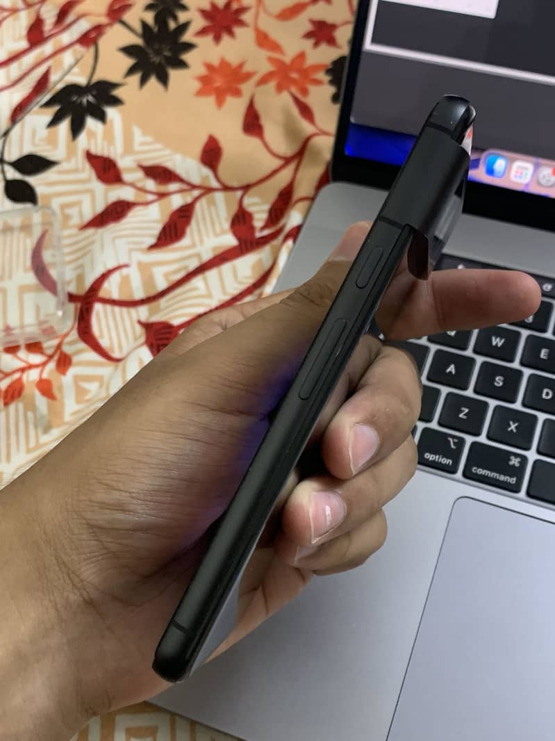 Google Pixel 8 4