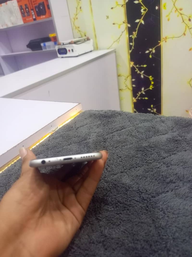 Apple iPhone 6S 0