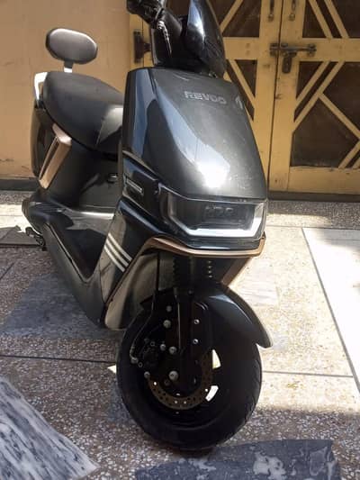 ELECTRIC SCOOTY URGENT SELLING--REVOO 2026