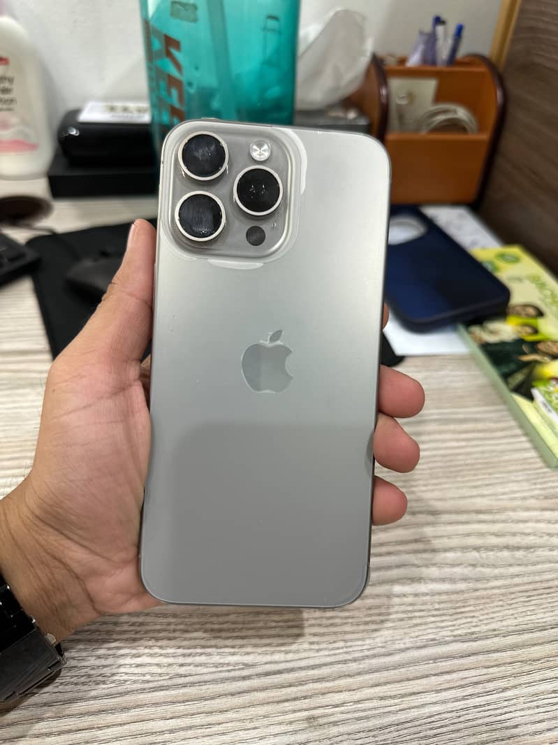 Apple iPhone 15 Pro Max 3