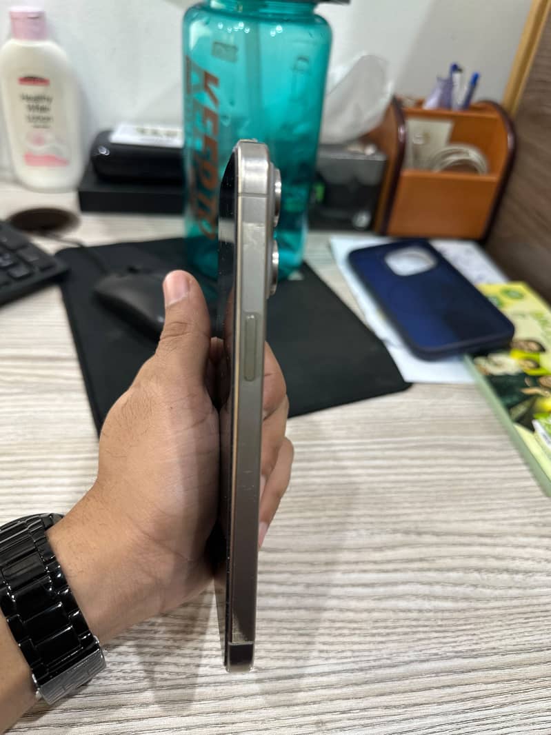 Apple iPhone 15 Pro Max 4