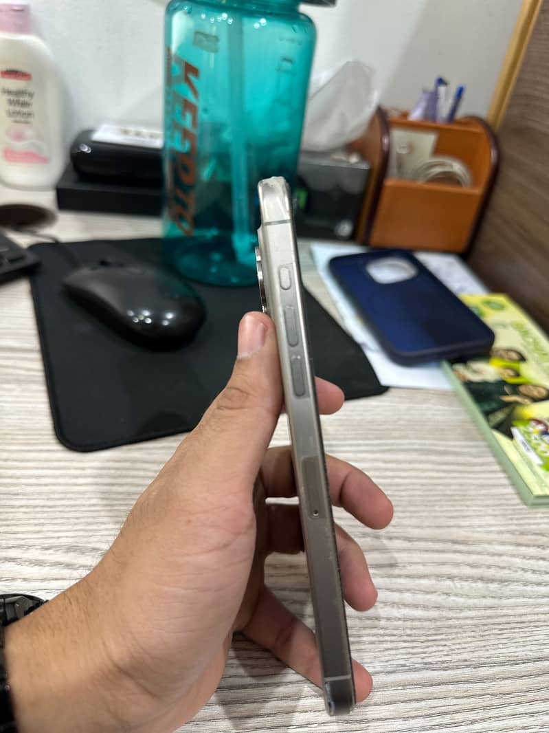 Apple iPhone 15 Pro Max 5