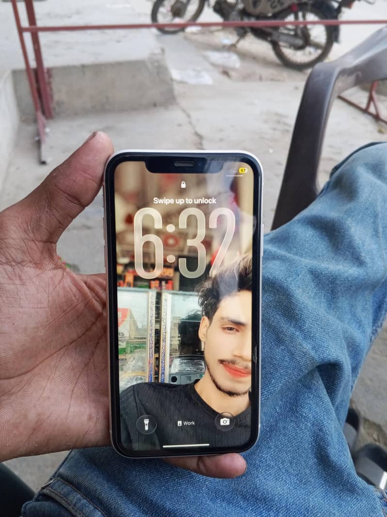 Apple iPhone 11 3