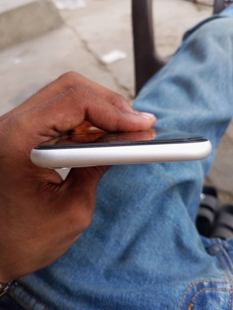 Apple iPhone 11 5