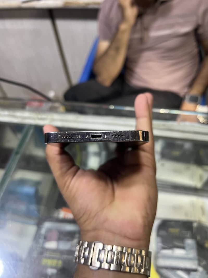 Apple iPhone 14 Pro Max 1