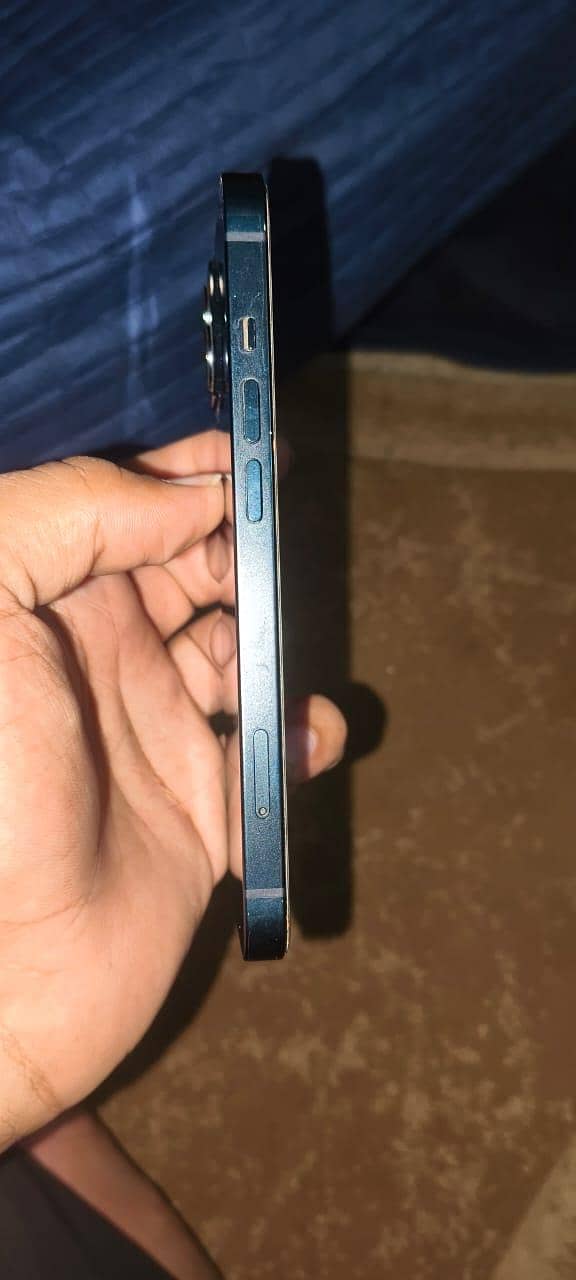 Apple iPhone 13 2