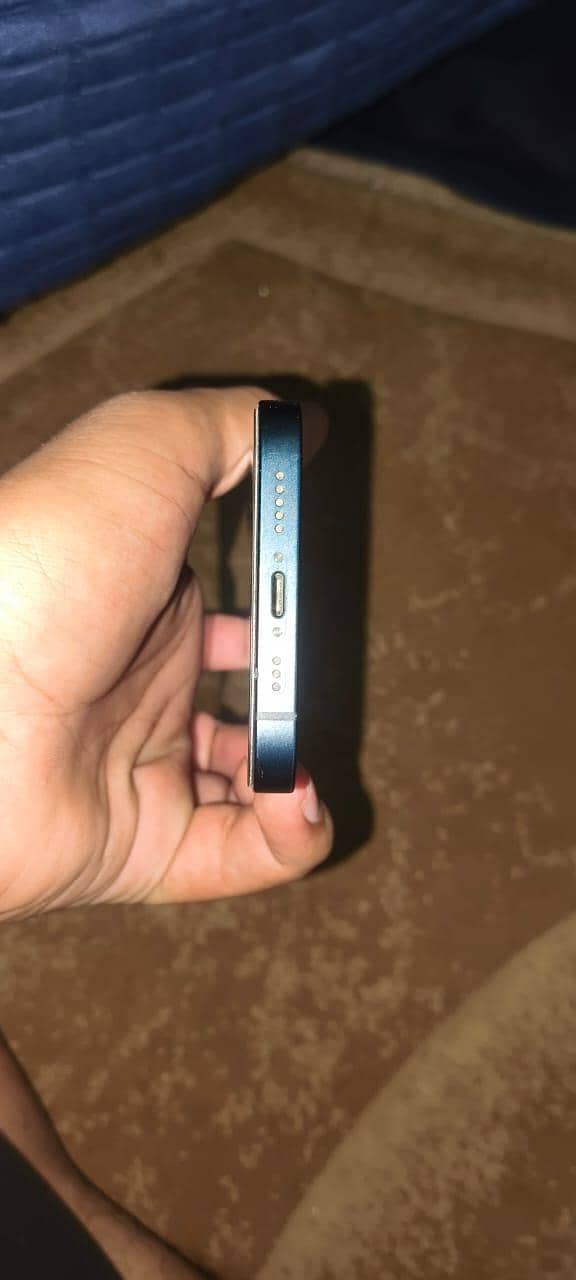 Apple iPhone 13 4