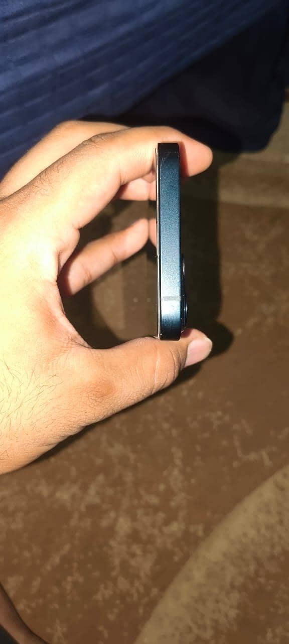 Apple iPhone 13 5