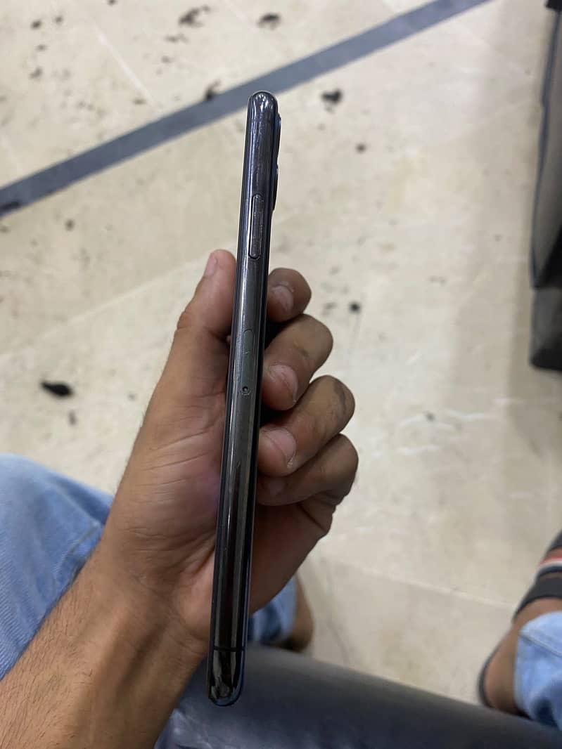 Apple iPhone 11 Pro Max 3