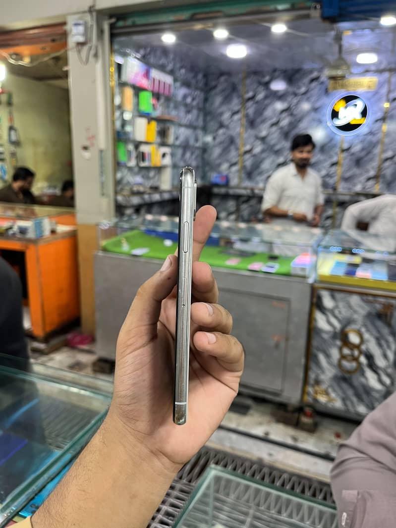 Apple iPhone X 2