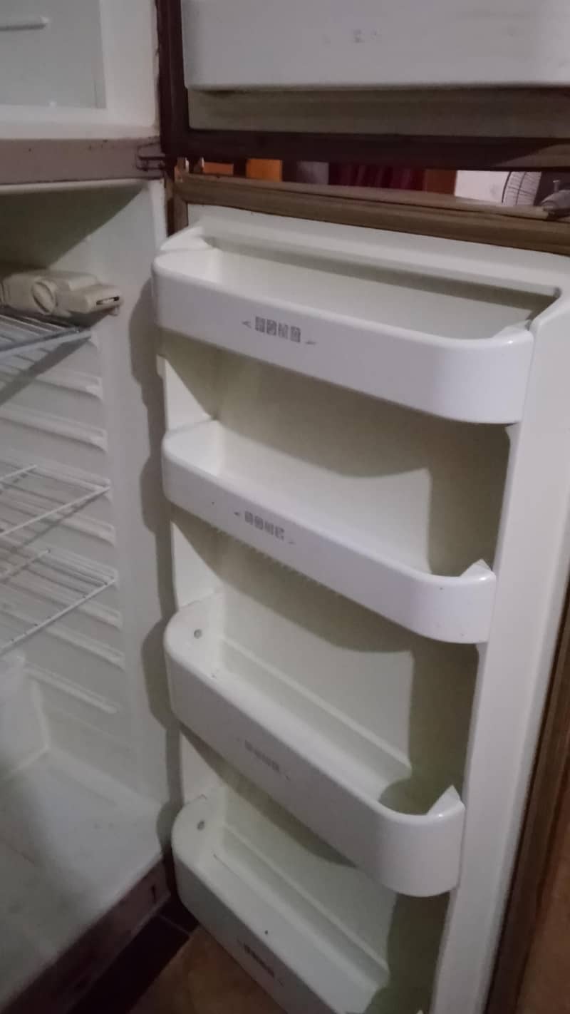 refrigerators 0
