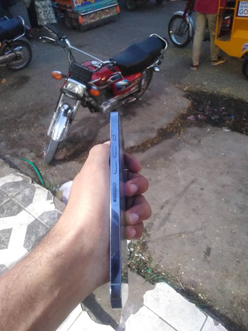 Apple iPhone 13 Pro Max 2