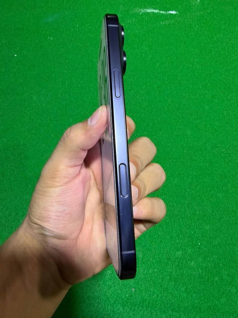 Apple iPhone 16 Pro Max 3