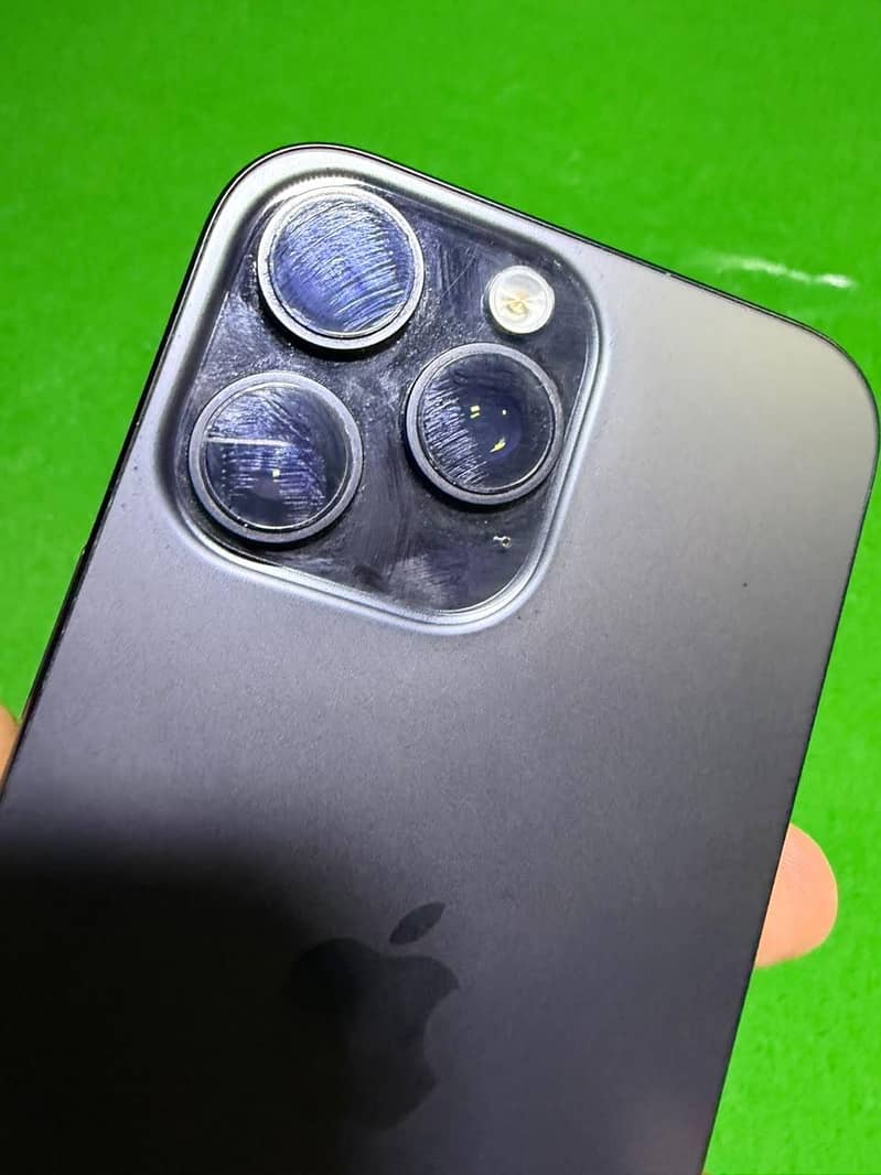Apple iPhone 16 Pro Max 4