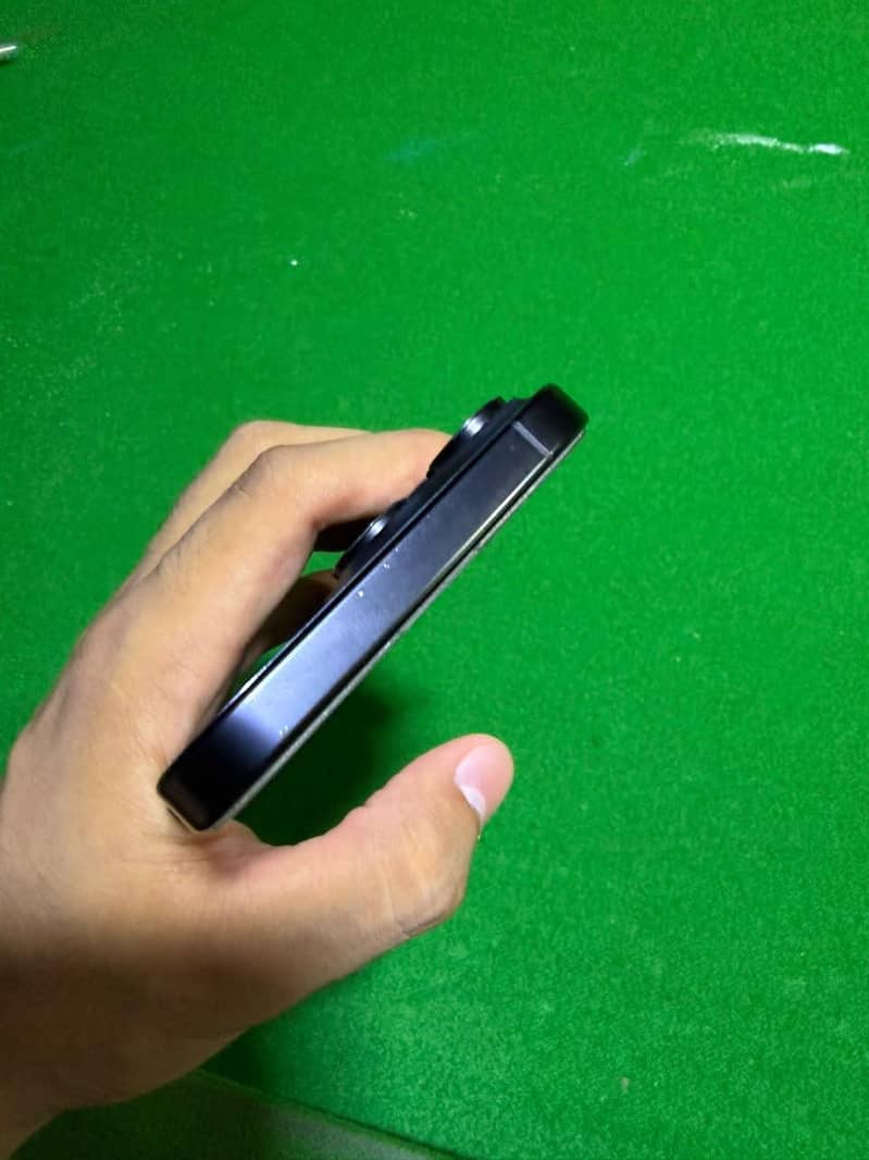 Apple iPhone 16 Pro Max 5