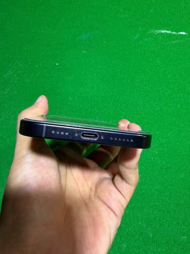 Apple iPhone 16 Pro Max 6