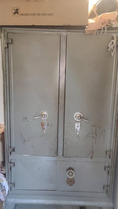 IRON SAFE ALMARI