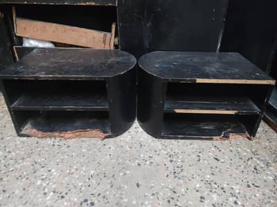 2 used and damaged side table
