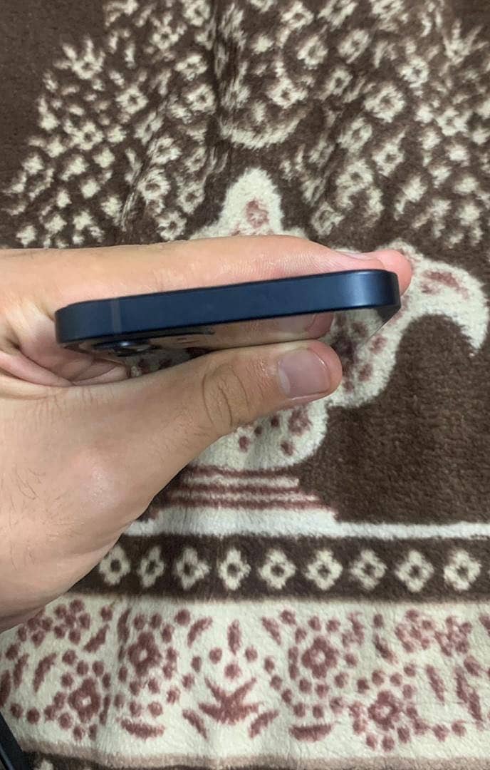 Apple iPhone 12 1