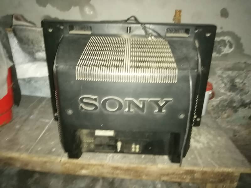 Original Sony Trinitron 21 Inch TV – Multi System (Solid Condition) 1