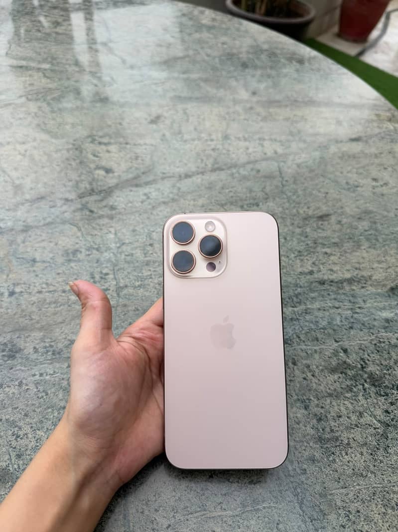 Apple iPhone 16 Pro Max 2