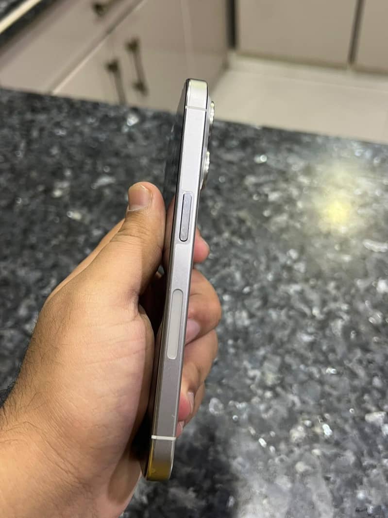 Apple iPhone 15 Pro 2