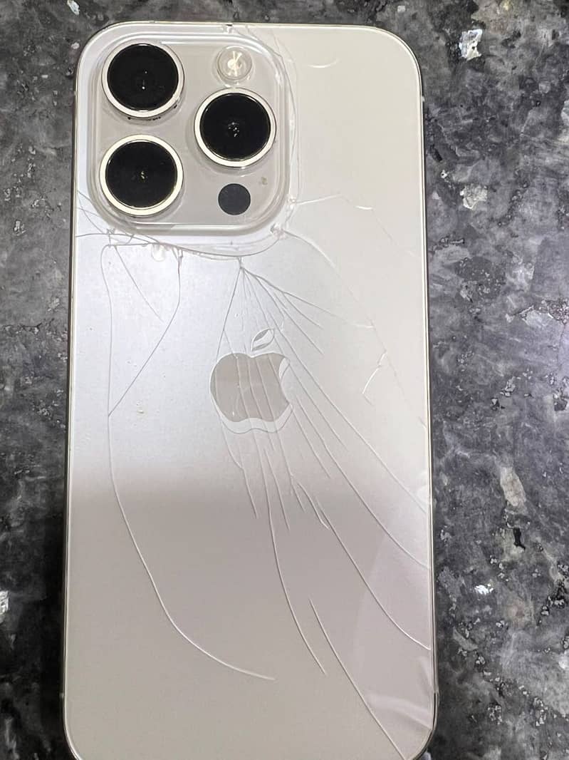 Apple iPhone 15 Pro 3