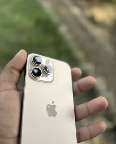 Apple iPhone 16 Pro Max