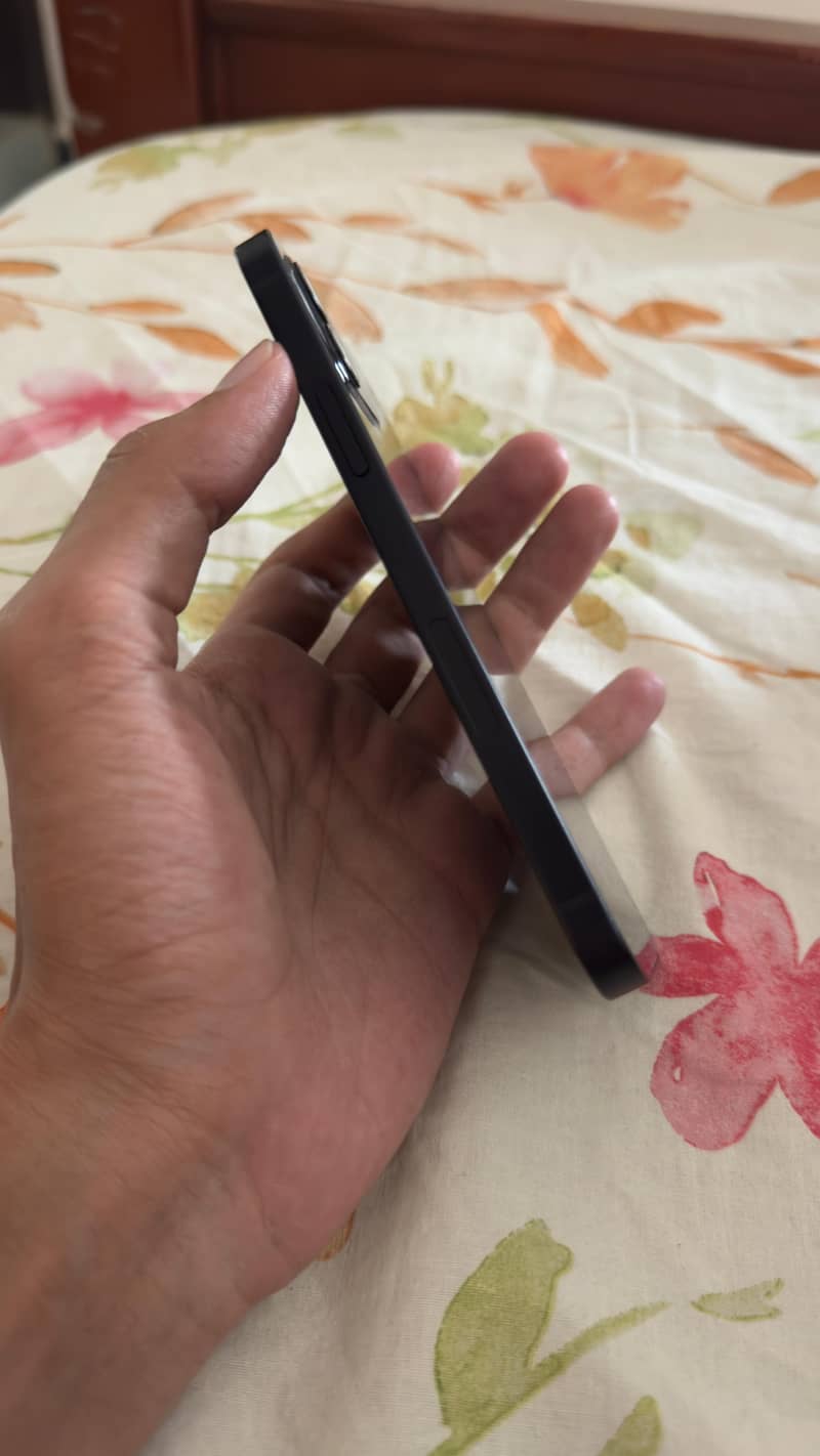 Apple iPhone 12 6