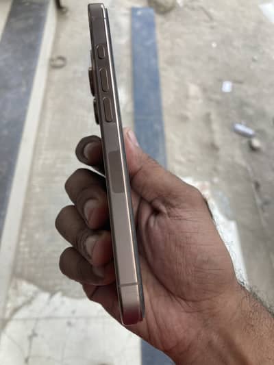 Apple iPhone 16 Pro