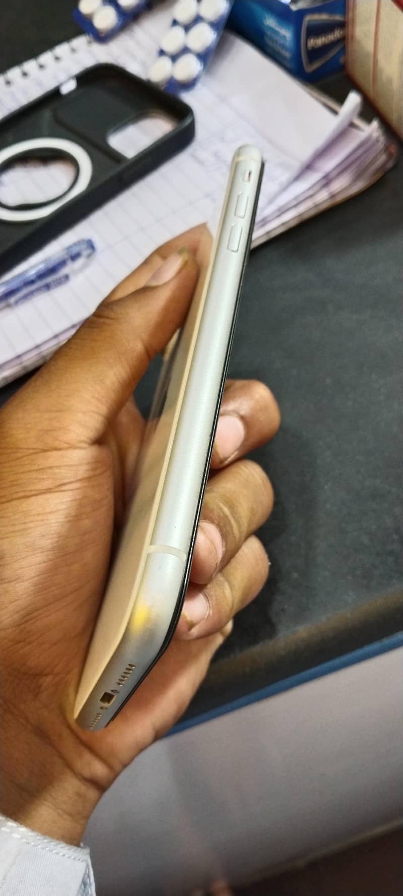 Apple iPhone 11 2