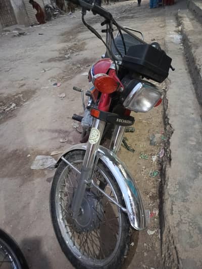 full ok ha koy kam nahi ha 2016 model ha Karachi number ha
