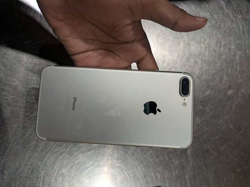 Apple iPhone 7 Plus 3
