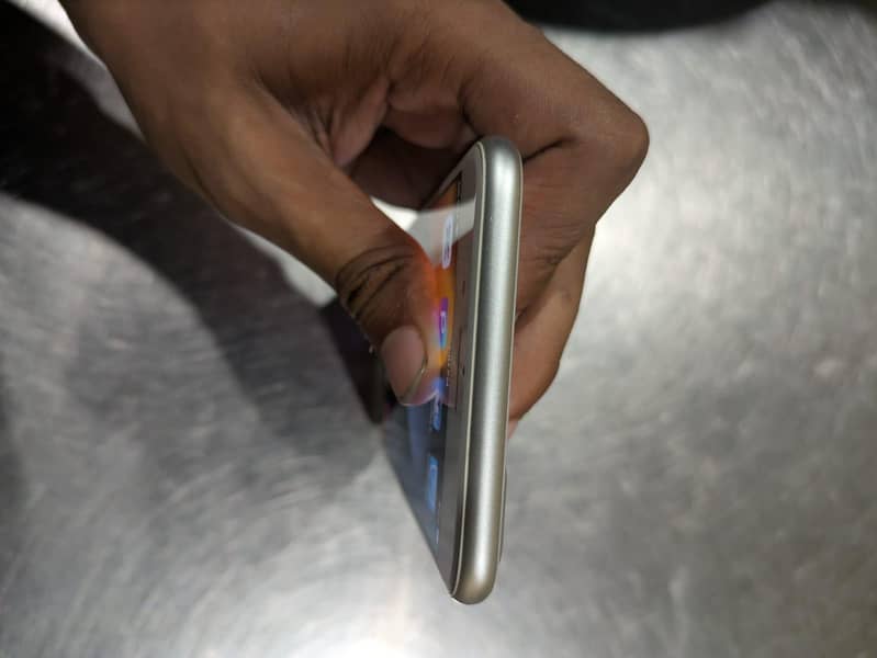Apple iPhone 7 Plus 4
