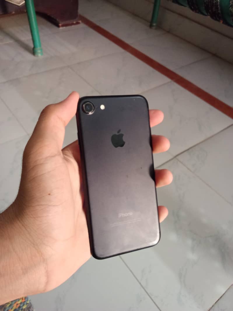 Apple iPhone 7 0